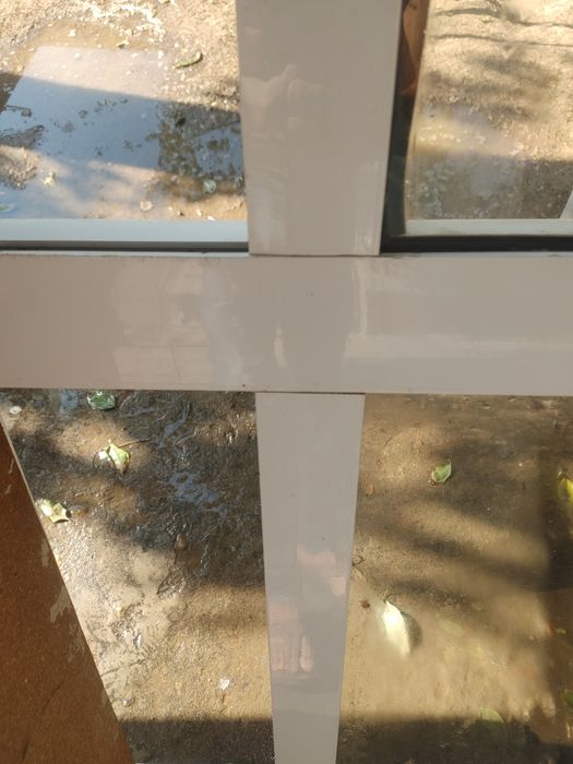 Алюминовая рама с окноми