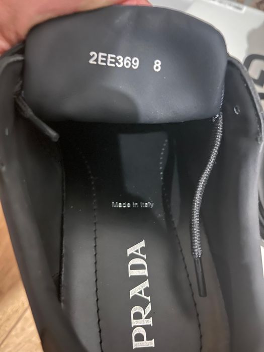 Продам кроссовки Prada