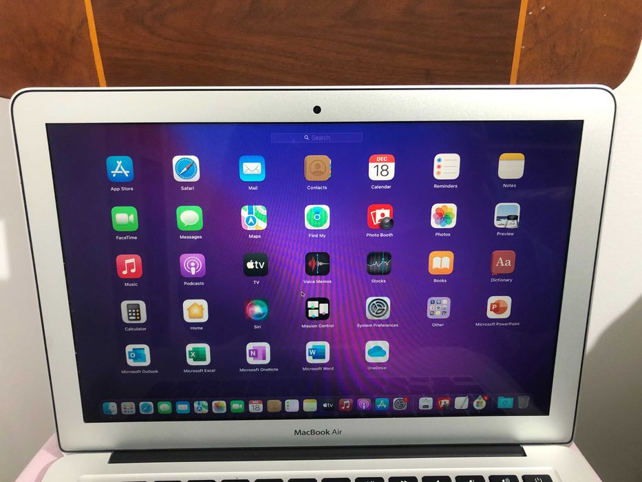 MacBook Air 13'' 2017 A1466 i5 1,8 GHz, 8 GB, SSD 128 GB.vizual CA NOU