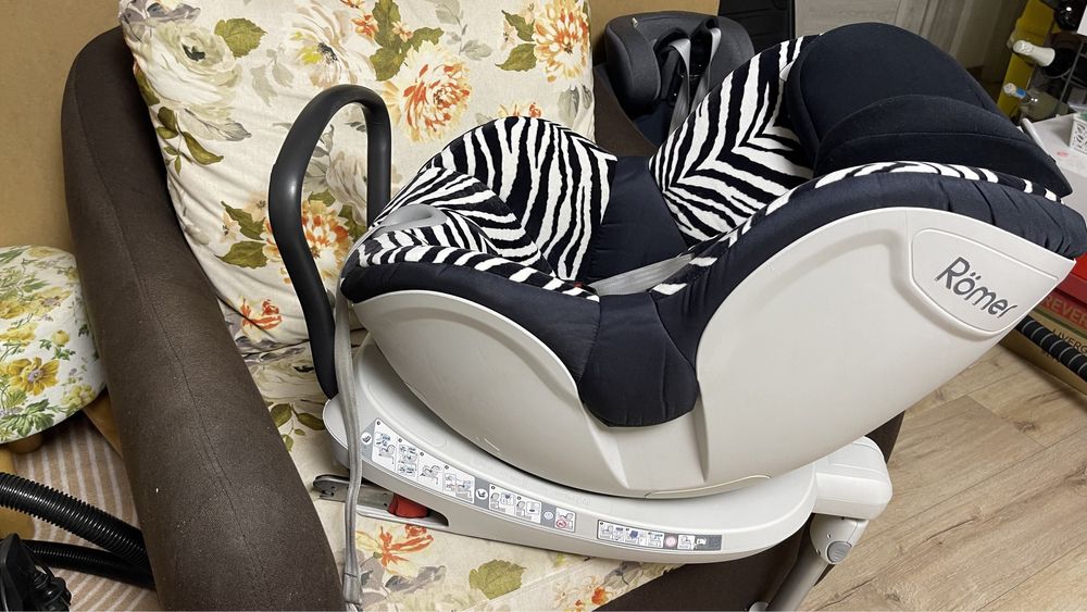 Scaun Britax Romer dual fix 360°.  0-4 ani