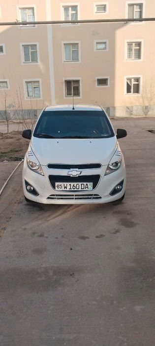 Spark rusumli avtomobil sotiladi