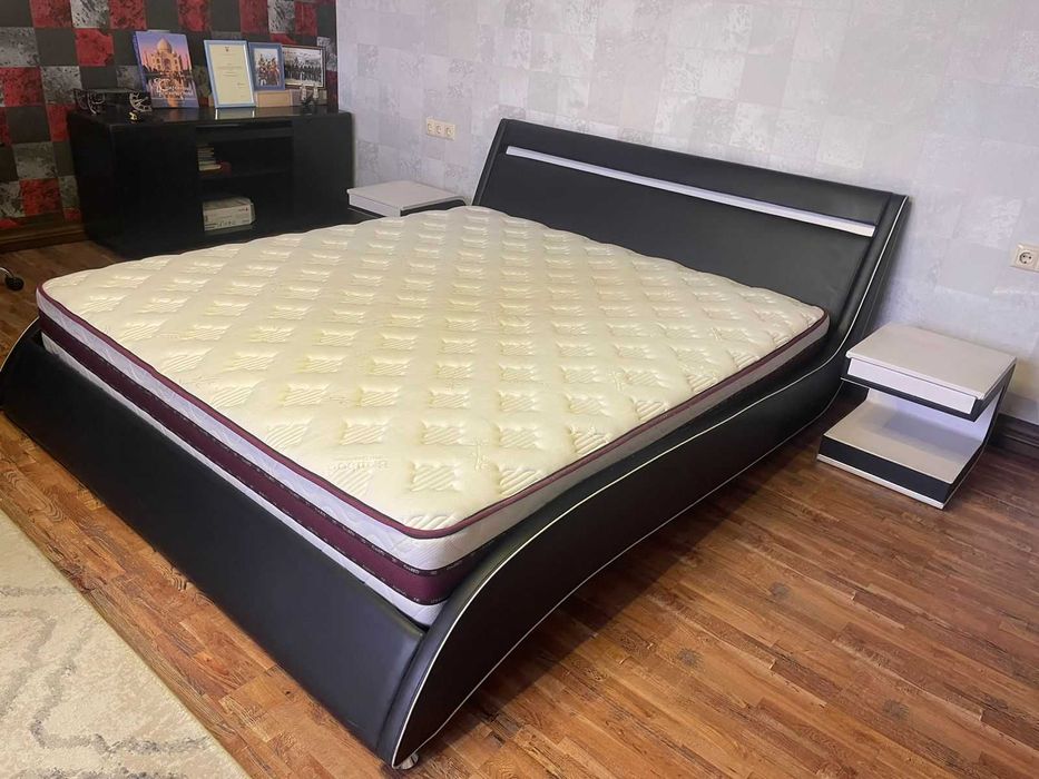 Спальная кровать