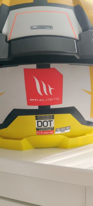 Мото каска Mt размер XL