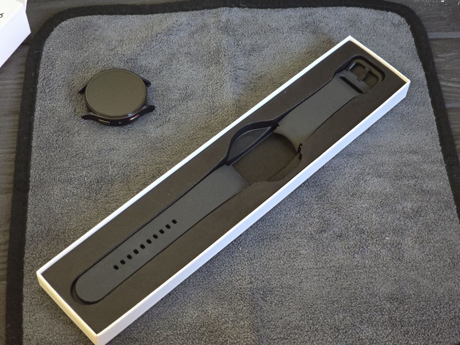 Samsung Galaxy Watch 6, 44mm с каишки и протектори