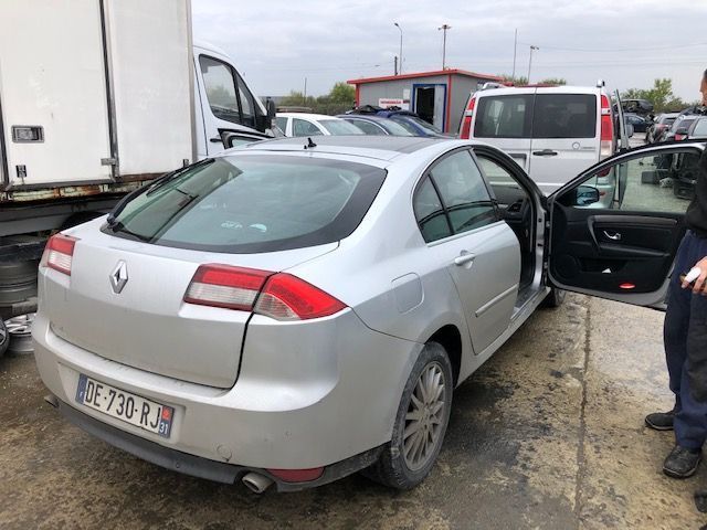 Dezmembrez Renault Laguna 3 an 2008 2.0 150cp Xenon