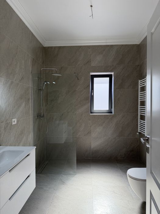 CASĂ MODERNĂ PE PARTER | Construcție nouǎ