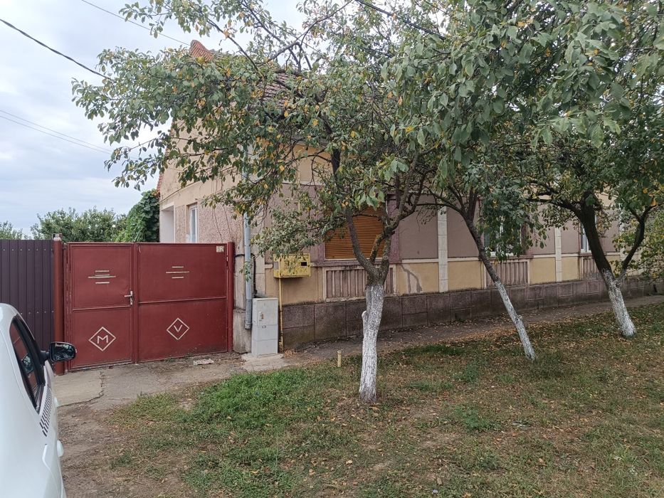 Închiriez  casa in Remetea