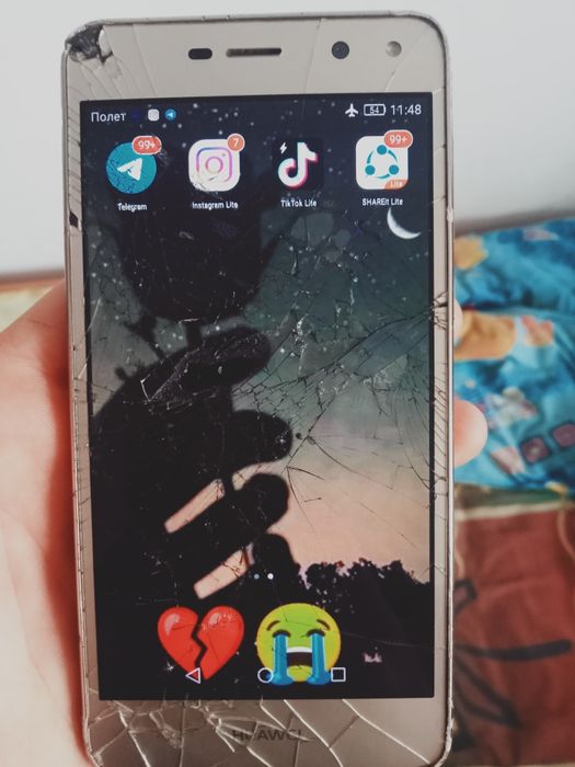 Продам телефон срочно