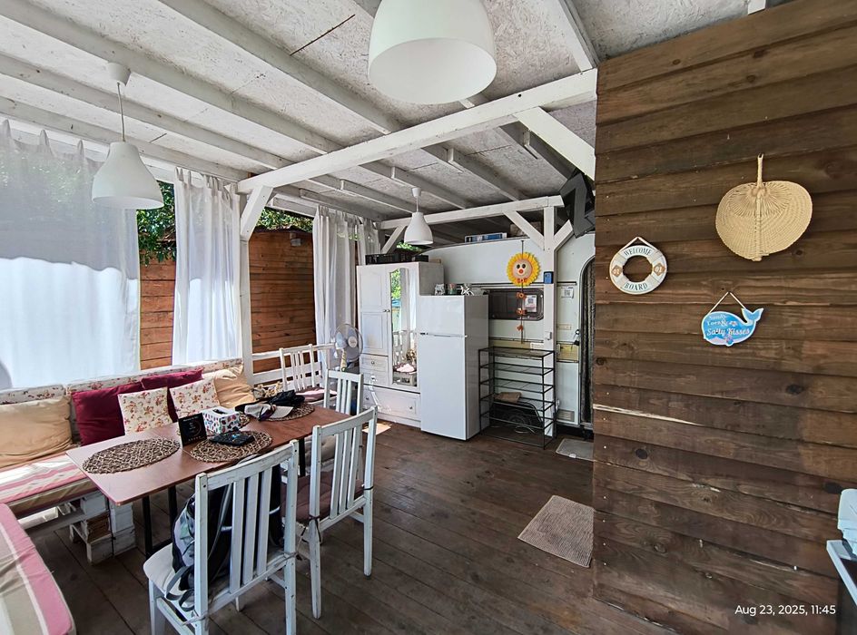 Продавам Стационарна Каравана с декинг и навес на къмпинг Якото Място