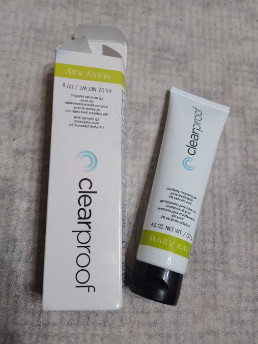 Почистващ гел при акне Mary Kay