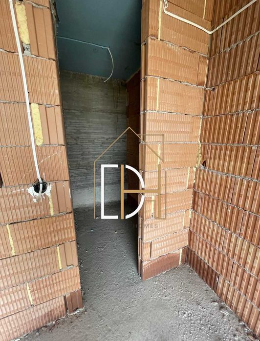 Продава се Тристаен апартамент в Пловдив, Остромила - 95 кв.м за 948 €/кв.м - Снимка #3