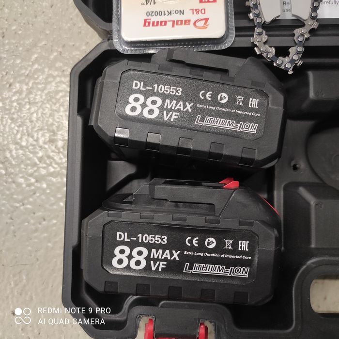 Mini drujba cu ungere și 2 lame ,2 lanțuri și 2 acumulatori de 88v