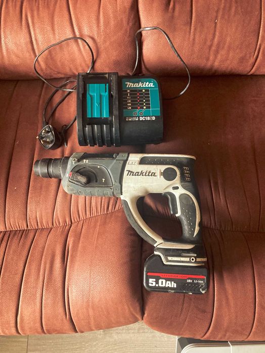 Акумулаторен перфоратор Makita DHR202