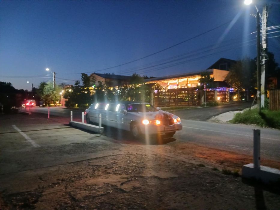 Lincoln Town Car Limuzina Pret fix