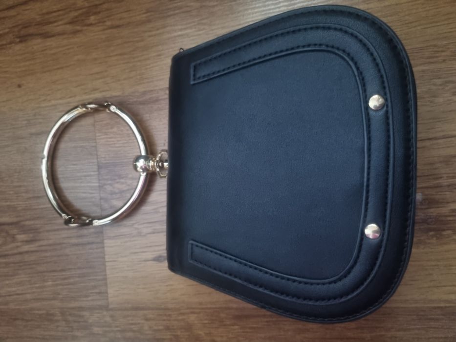 Чанта с метална дръжка