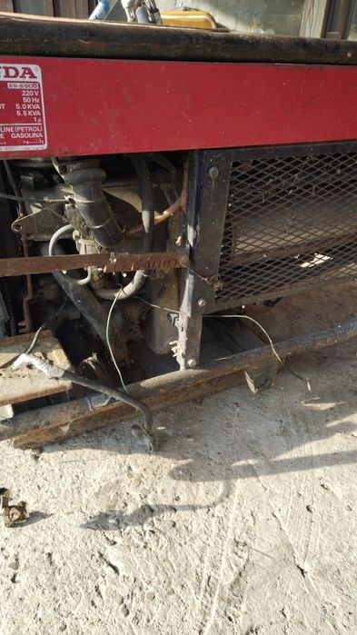 Vând  generator, și schimb motor barca