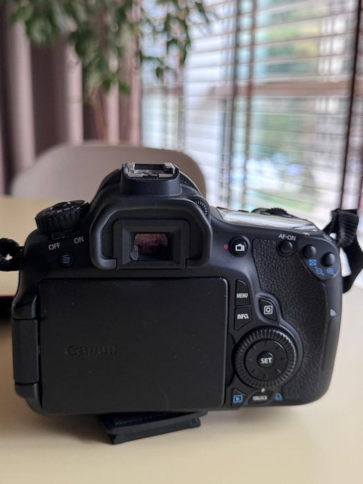 Canon EOS 60 D почти новый