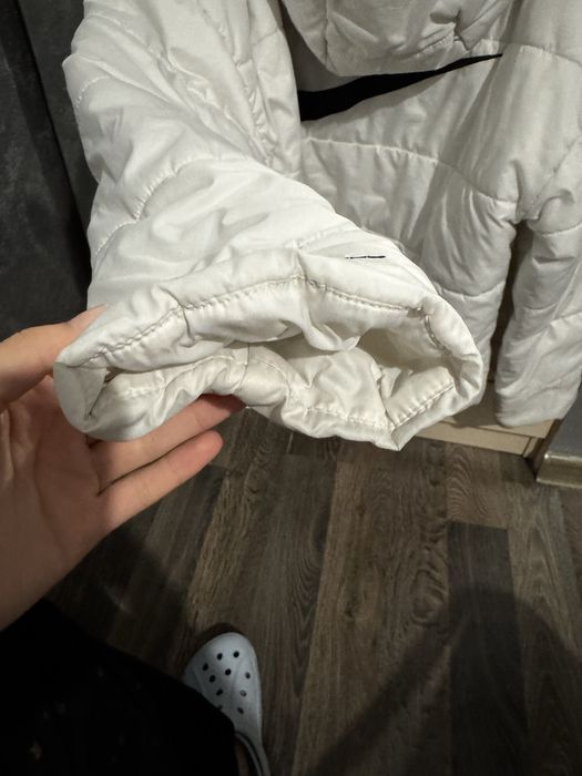 Дамско бяло яке Nike