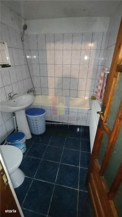 Chercea Casa doua corpuri cladire 5 cam  Teren=231 mp