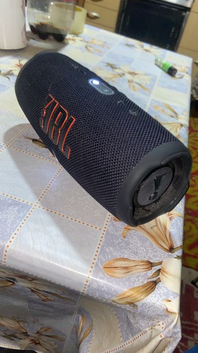 Vând boxa jbl charge 5