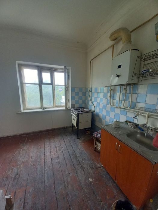 Продается 2х ком кв в Чирчике на питисотки 72 квадрат 4 этаж