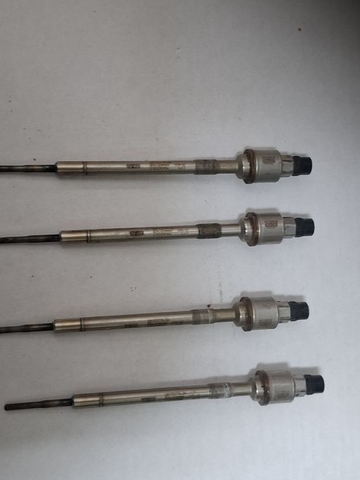 Bujii incandescente  4 buc cu senzori GM  150  lei buc 55579436   insignia  2.0  165 cp 160 cp