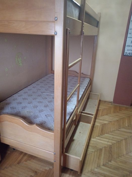 Vând pat dublu supraetajat