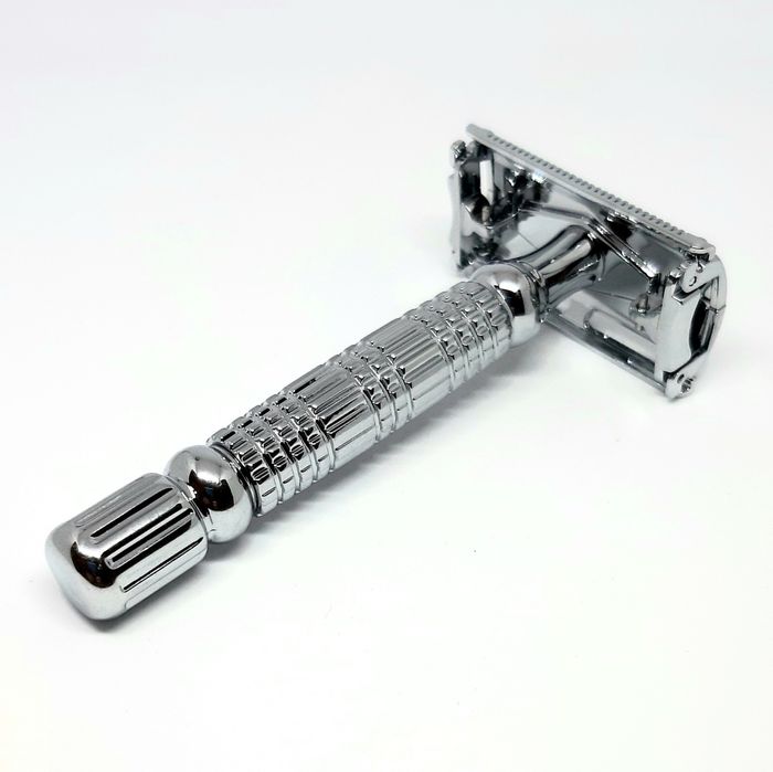 Още един шедьовър! Класическа самобръсначка "Baili DB179".