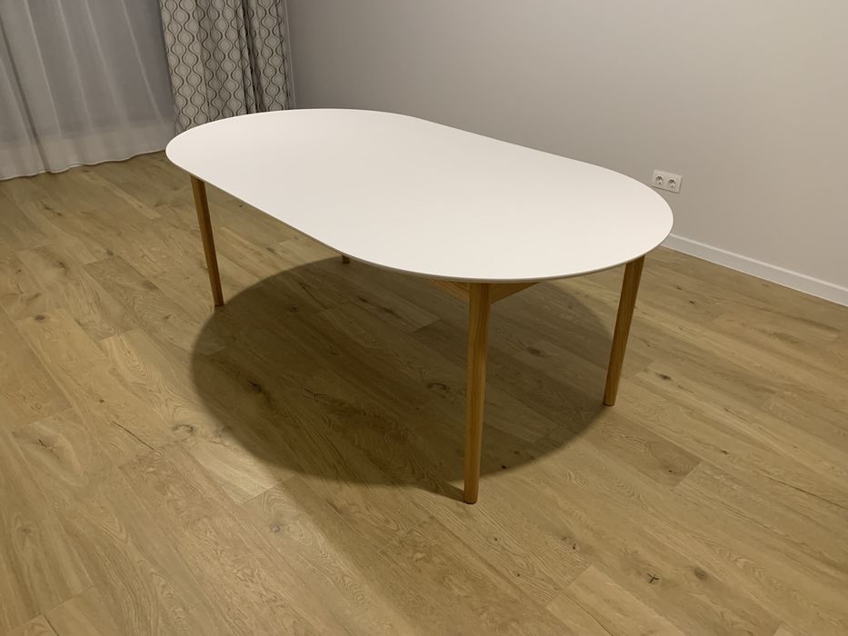 Бяла разтегаема дървена маса - Нова!