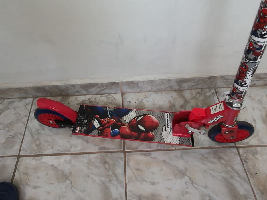 Trotineta Spiderman copii 4-6 ani