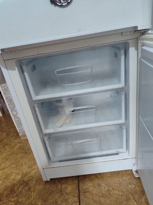 Холодильник Indesit б/у