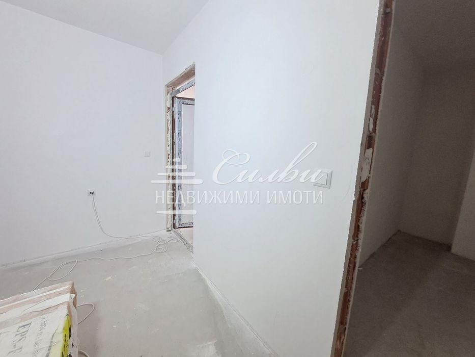 Продава се Тристаен апартамент в Шумен, 5-ти полк - 95 кв.м за 1474 €/кв.м - Снимка #5