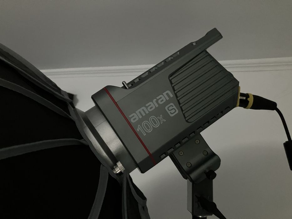 Amaran 100XS si Softbox Aputure Light Dome SE - Ca noi