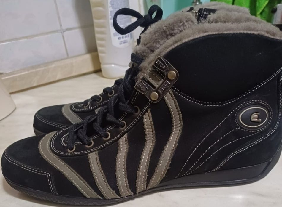 Продается зимние ботинки