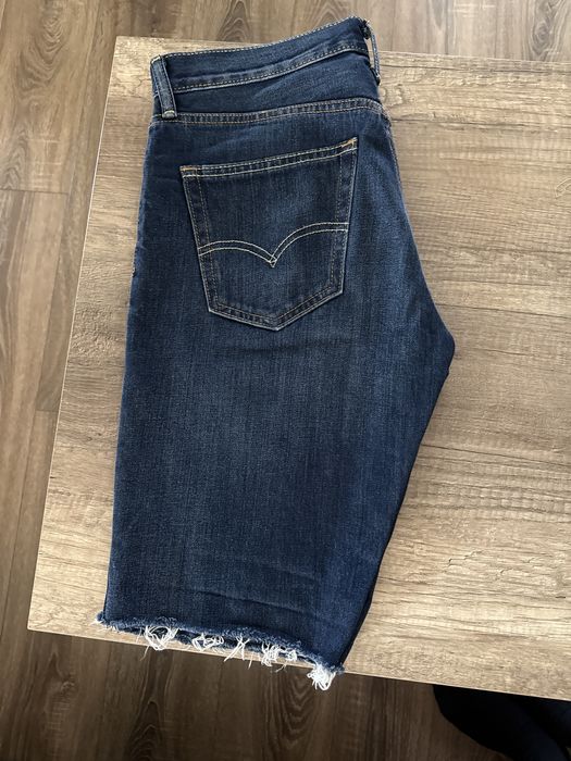 Vand blugi Levis 511 scurti W32. Noi