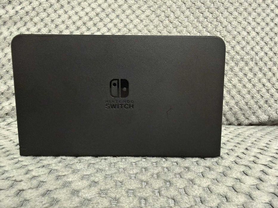 Vând Nintendo Switch OLED (Neon Blue/Red) + Husă de protecție