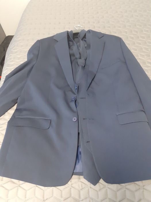 Мъжки официален костюм