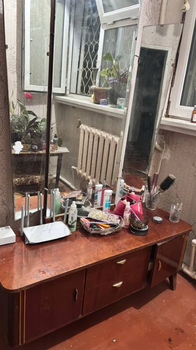 Трюмо с зеркалом