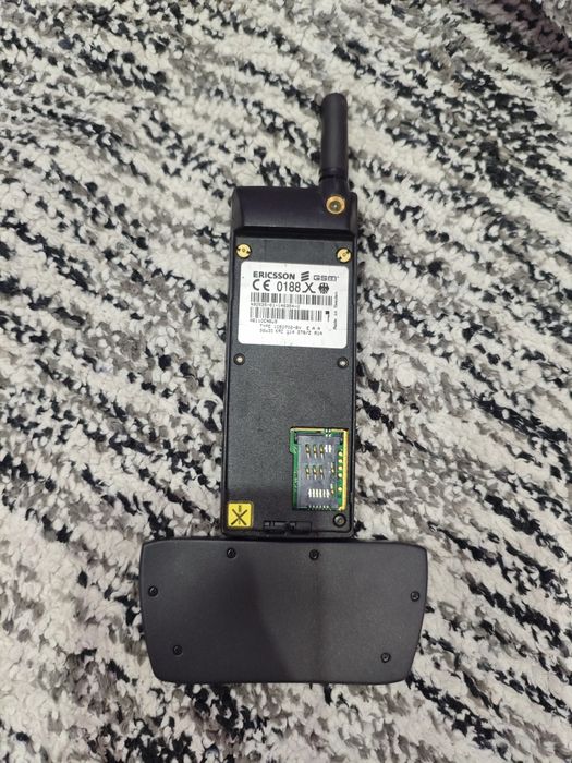 Nokia 8110 ( банан из фильма матрица )