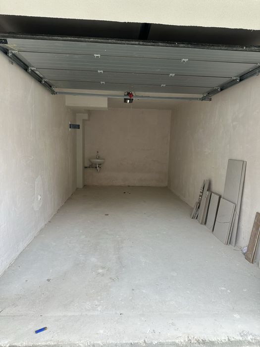 Дава се под наем Гараж / Паркомясто в Варна, Колхозен пазар - 19 кв.м за 149.43 € - Снимка #1