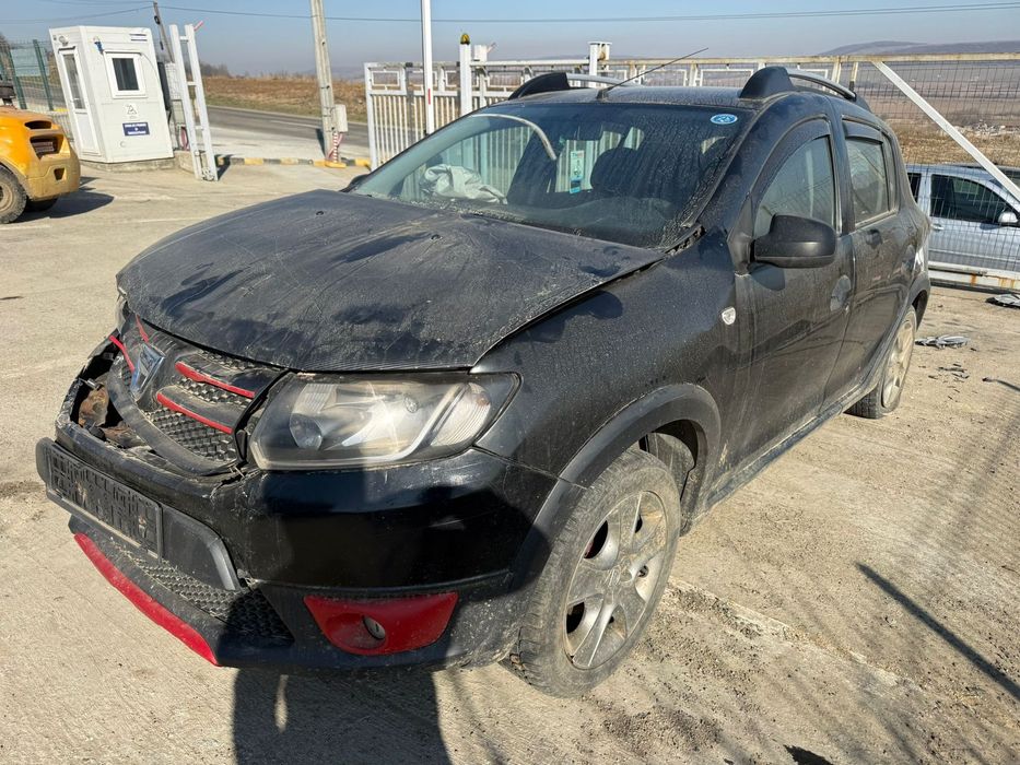 Dezmembrez / Dezmembrari / Piese / Accesorii Dacia sandero 2 stepway negru 2014 0.9 H4B400 stanga