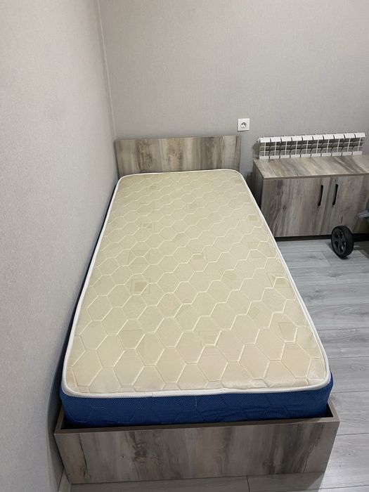 Продается кровать с матрасом
