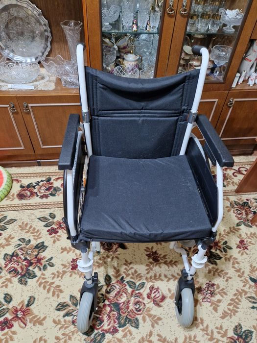 Продаём инвалидную коляску