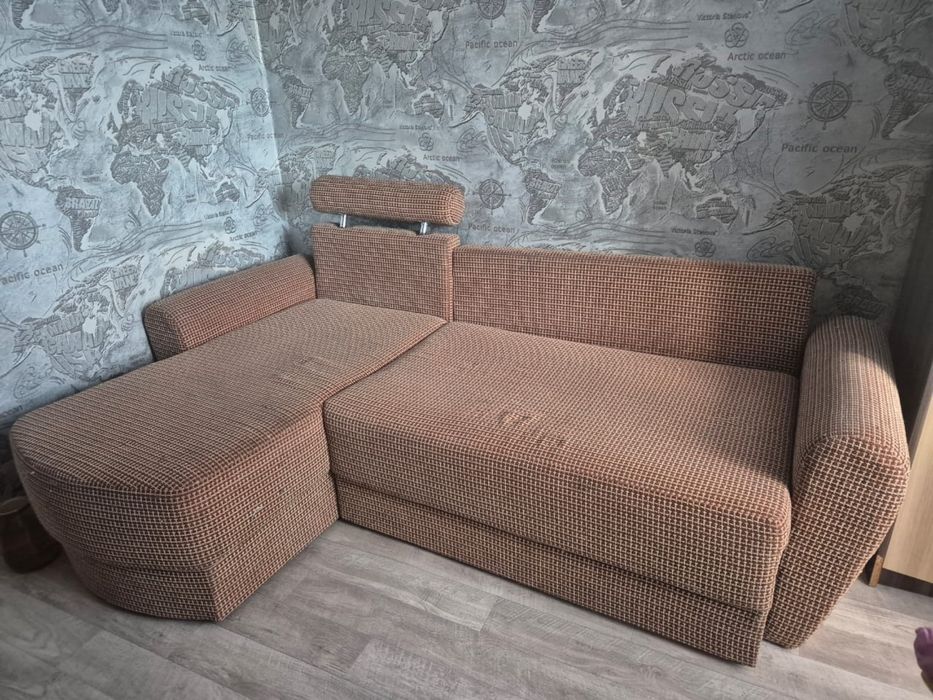 Продам угловой диванчик. ТОРГ. Самовывоз.