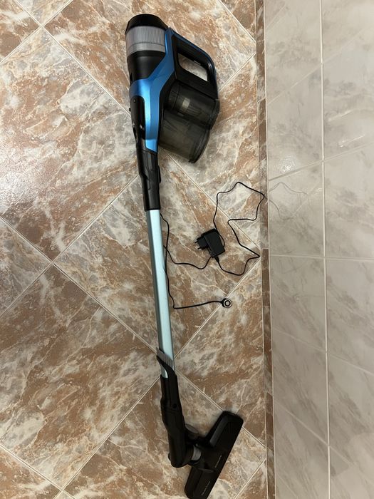 Безкабелна вертикална прахосмукачка Philips SpeedPro Max Aqua
