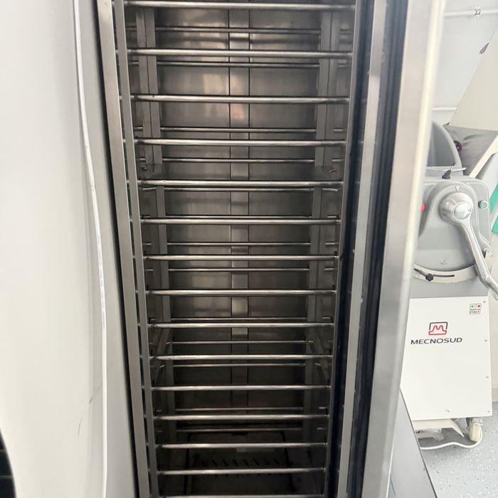 Расстроенный шкаф 15 уровней