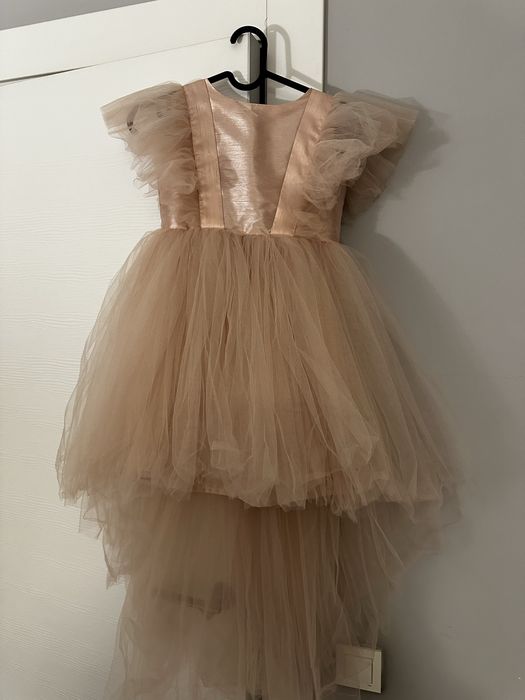 Нарядное платье для девочки 6–7 лет