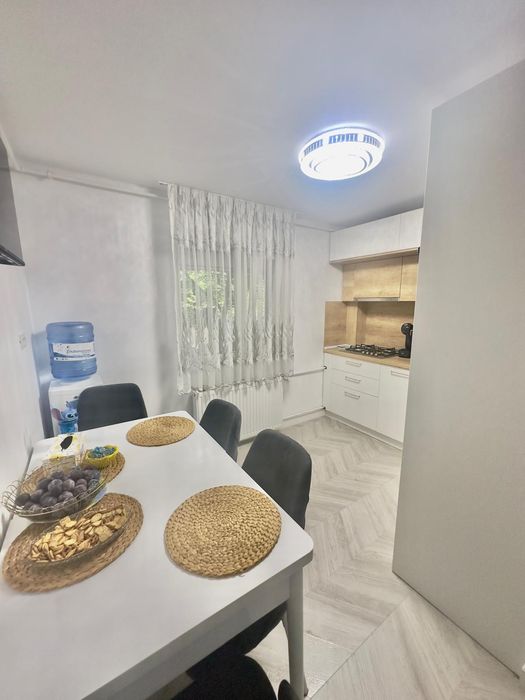 De vanzare apartament 3 camere
