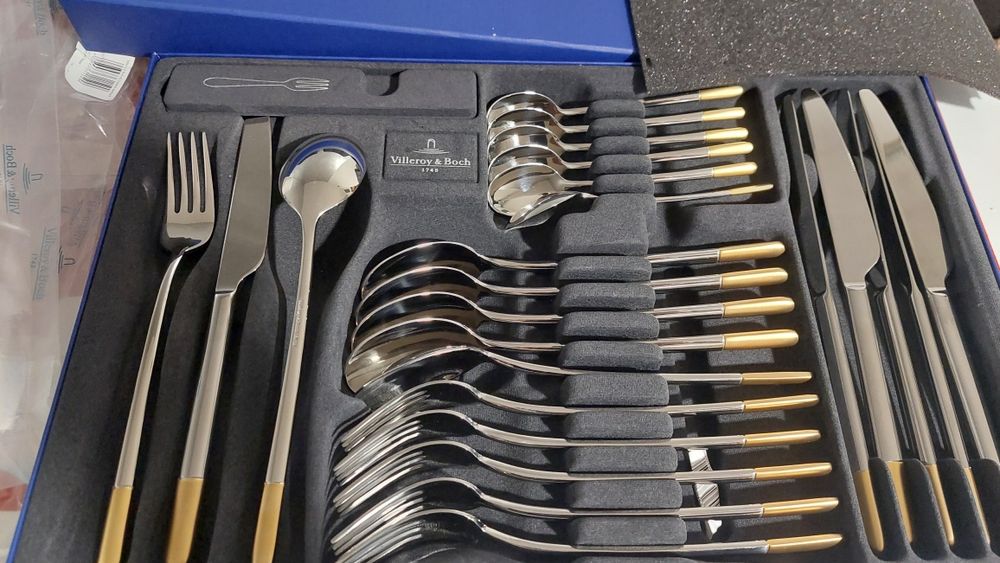 De vânzare set tacâmuri