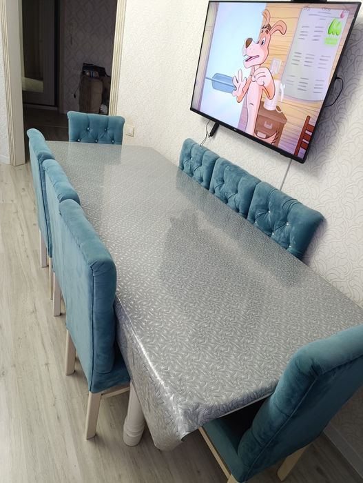 Стол, стулья, диван